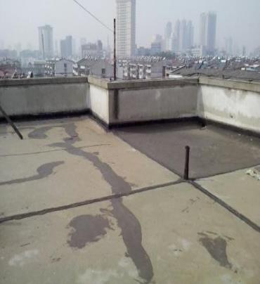 上蔡漏水维修 楼顶漏水是什么原因，楼顶漏水维修方法是什么?